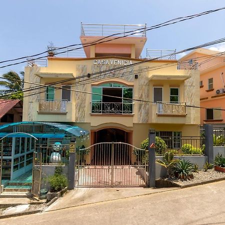 Zen Rooms Casa Venicia Катиклан Екстериор снимка